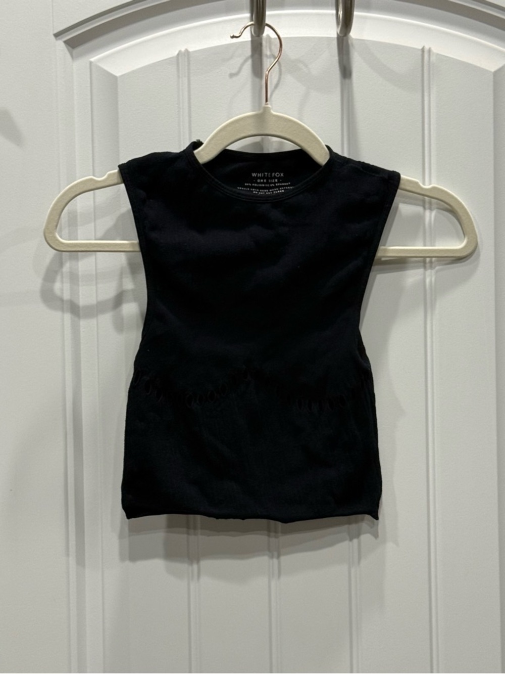 White Fox One Size Women’s Black Cropped & Fitted Tank Top with Stretch NWOT